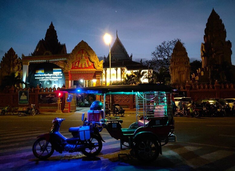Picture 3 for Activity Visiting 9 Places in 3 hours Tour by Tuk-Tuk in the Evening