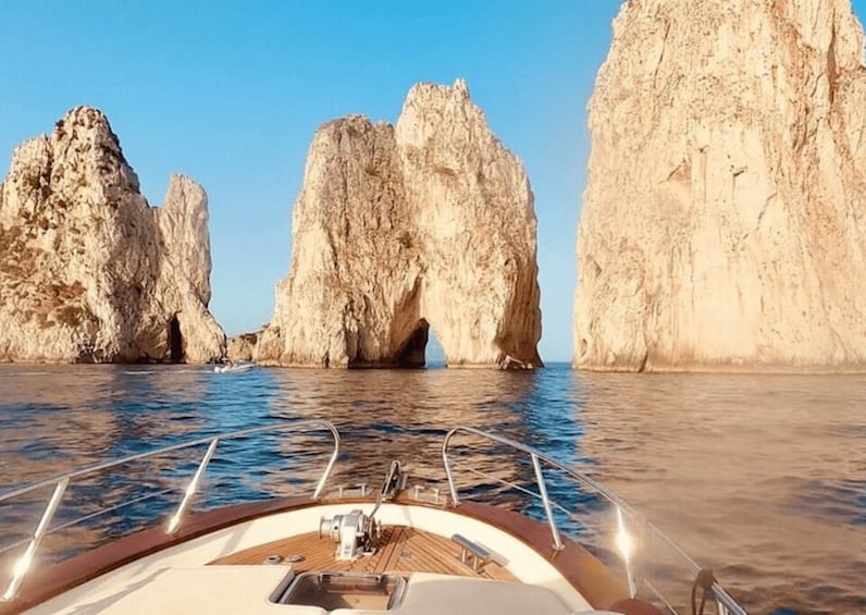 Capri Island: Private Comfortable Boat Tour