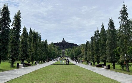 從日惹出發：2 日寺廟、火山日出和洞穴遊覽