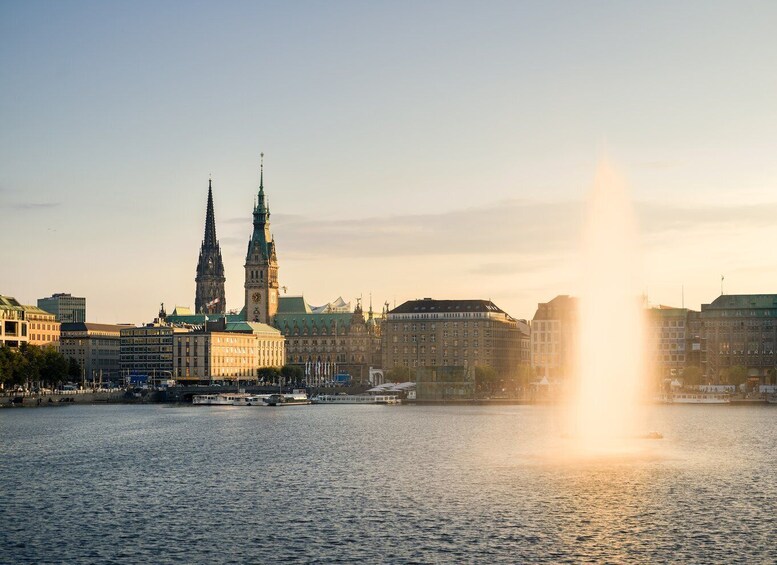 Picture 3 for Activity Hamburg: Heart of the City Sightseeing and Photo Tour