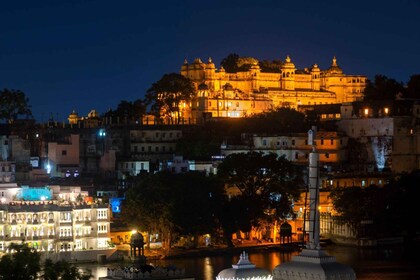 Vanuit Jaipur: 2-daagse rondleiding met overnachting in Udaipur