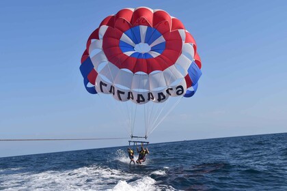 Alicante: Boottocht en Parasailing ervaring met drankje