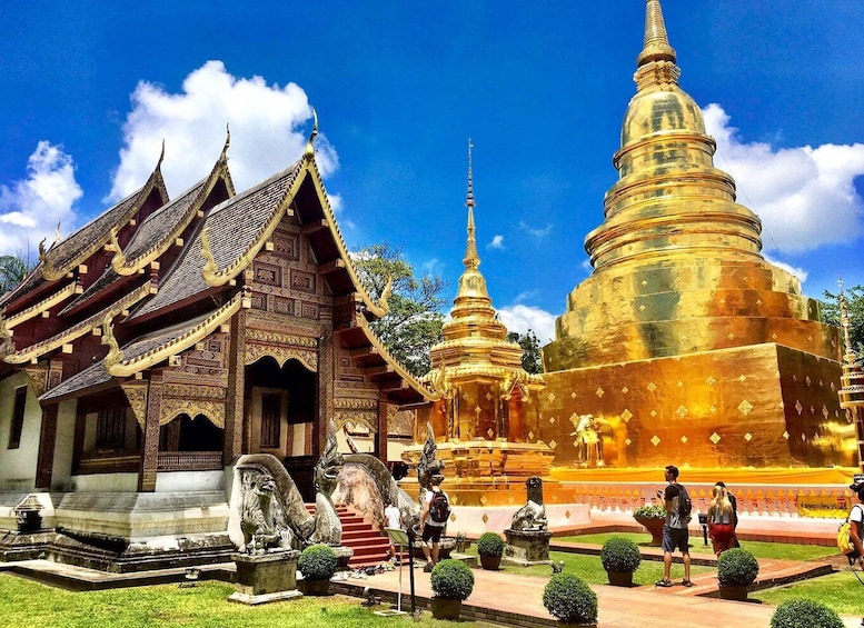 Picture 5 for Activity Chiang Mai: Ancient Temples Guided Spanish Tour