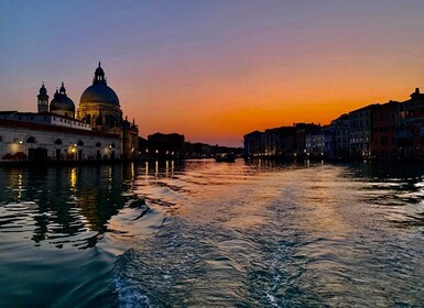 Punta Sabbioni - Venecia al atardecer: recorrido en barco con aperitivo