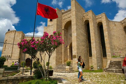 Von Tirana aus: Kruja Tagestour, Alter Basar und Aussichtspunkt