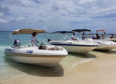 Aruba: Private Caribbean Boat Trip with Snorkelling & Drinks