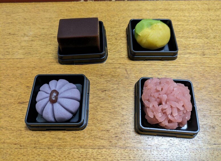 Picture 3 for Activity Kanazawa Tour: Gold Leaf, Japanese Sweets & Ninja Stars