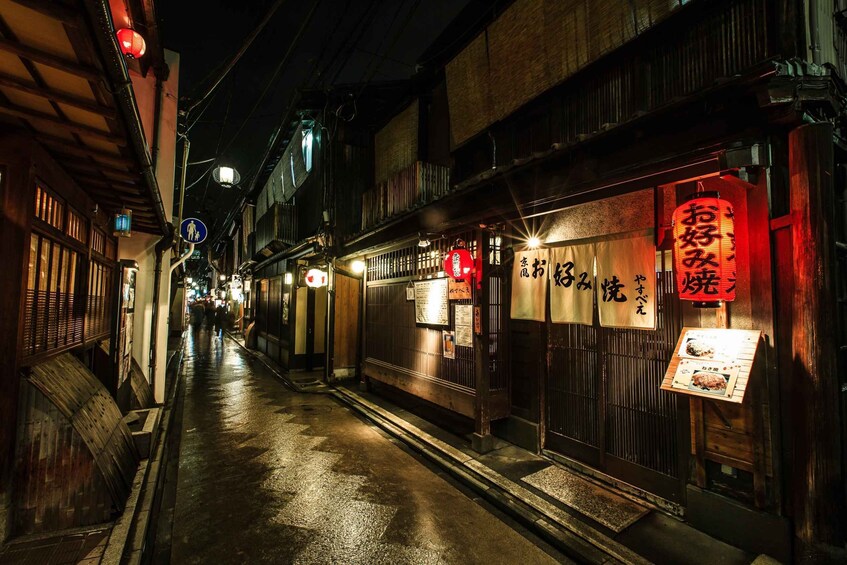 Picture 6 for Activity Kyoto: Gion District Guided Walking Tour at Night with Snack