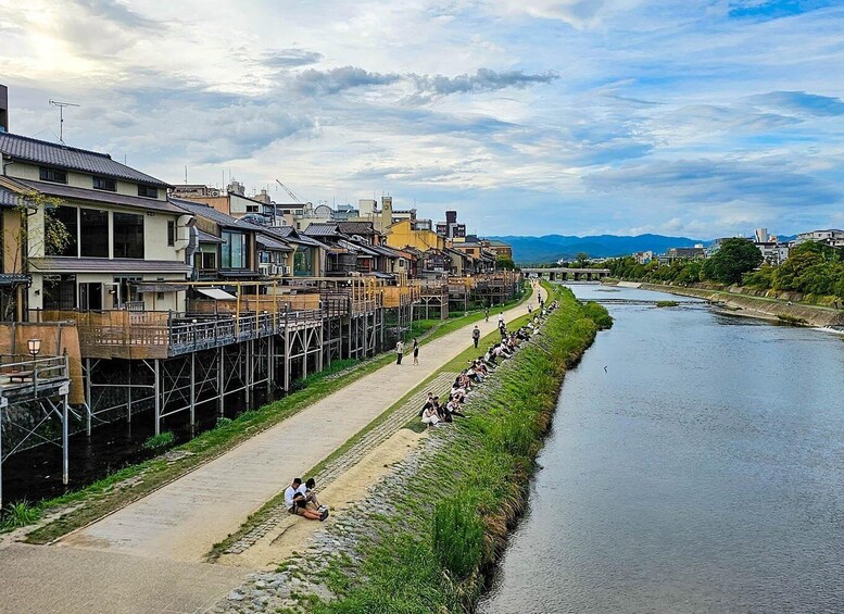 Picture 20 for Activity Kyoto: Gion District Guided Walking Tour at Night with Snack