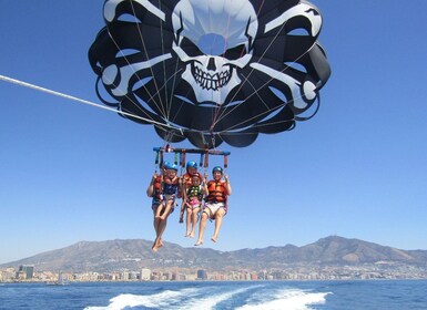 Fuengirola: Luxe Parasailvlucht vanaf de haven van Fuengirola