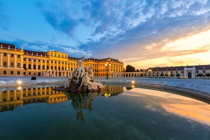 Wien: Weihnachtsmarkt-Zauber-Wanderung mit einem Einheimischen