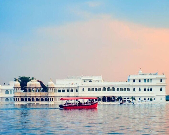 Picture 1 for Activity Udaipur: Private Guided Udaipur Sightseeing Tour