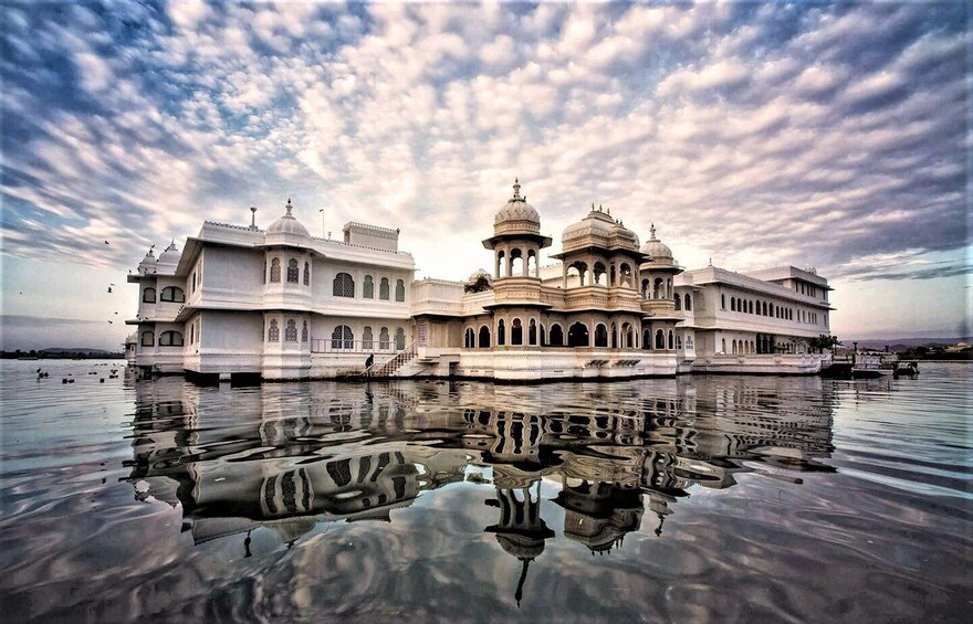 Udaipur: Private Guided Udaipur Sightseeing Tour