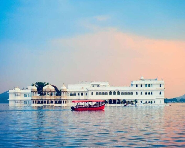 Picture 1 for Activity Udaipur: Private Guided Udaipur Sightseeing Tour