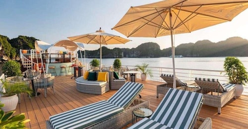 From Cat Ba: Guided Full-Day Lan Ha Bay on Luxury Cruise