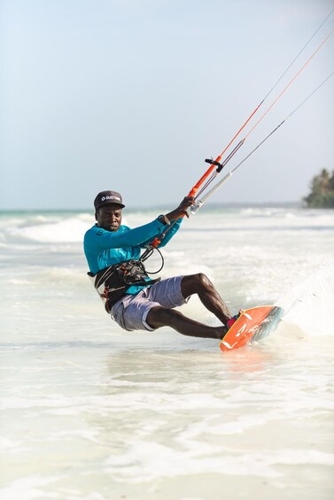 Zanzibar: 1h Kitesurf full equipment rental