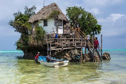 Zanzibar: Besök på klipprestaurang och grottor