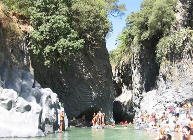 Visite privée des gorges de l'Alcantara. Y compris la nourriture et le vin