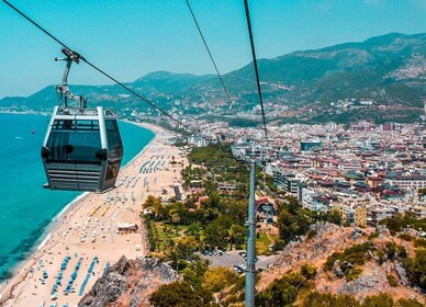 Desde la ciudad de Side: Excursión guiada de un día a la ciudad de Alanya