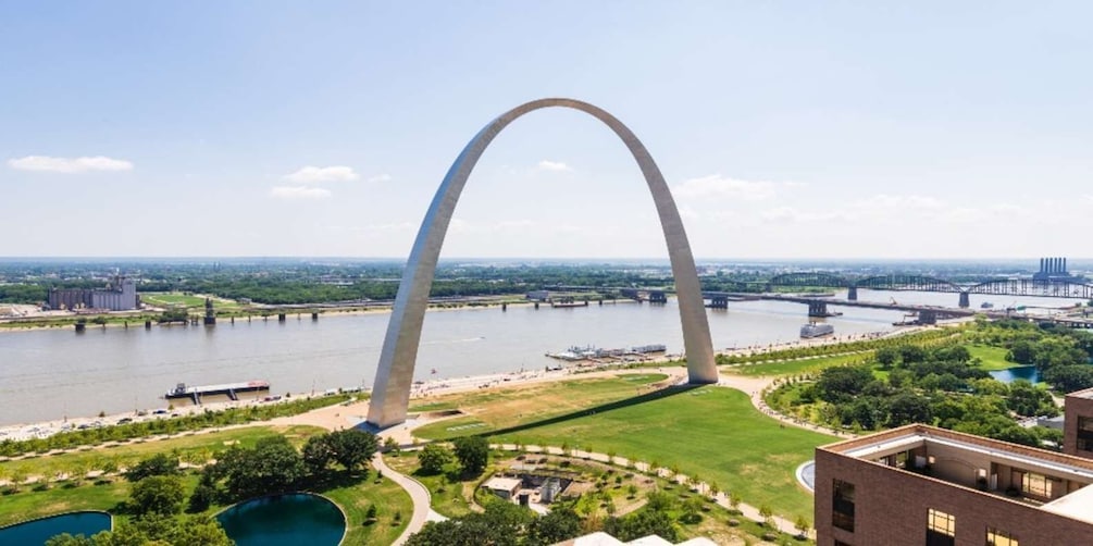 Picture 1 for Activity St. Louis: Guided Small Group City Tour with River Cruise