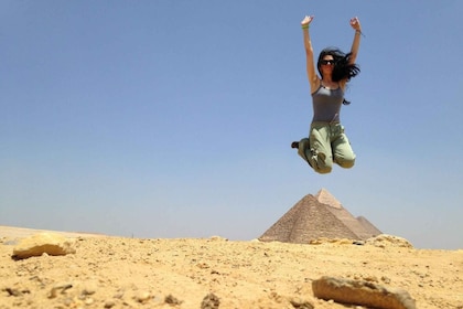 El Cairo: tour privado a las pirámides, el museo y el bazar, entrada y almu...