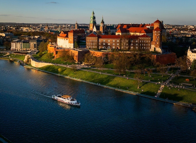 Krakow: Vistula River Sightseeing Cruise with Audio Guide
