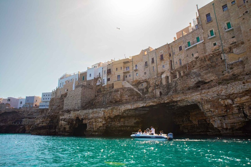 Polignano a Mare: Boat Tour with Prosecco and Snacks