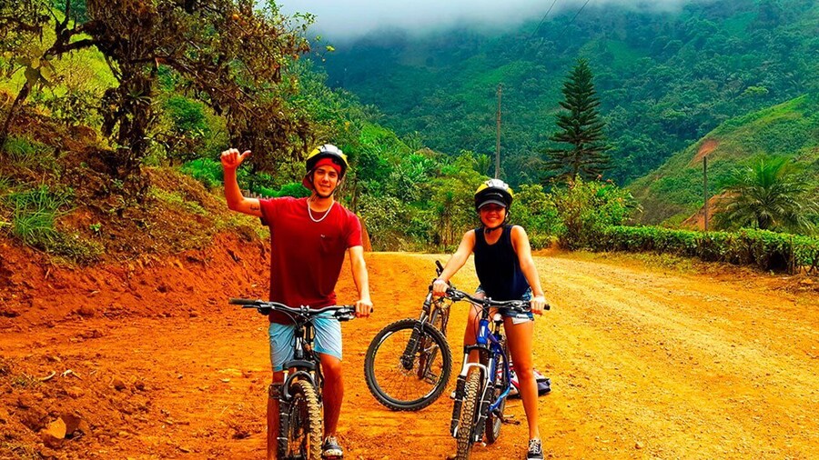 Guayaquil: Biking waterfalls route Full-Day tour