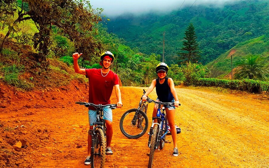 Guayaquil: Biking waterfalls route Full-Day tour