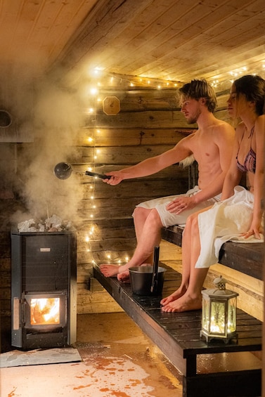 Rovaniemi: Private Sauna and Ice Swimming Tour with Snacks