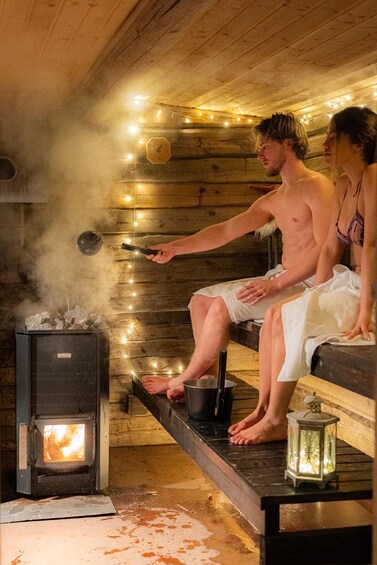 Rovaniemi: Private Sauna and Ice Swimming Tour with Snacks