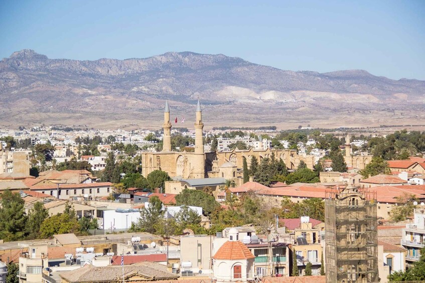 Nicosia: Express Walk with a Local in 60 minutes