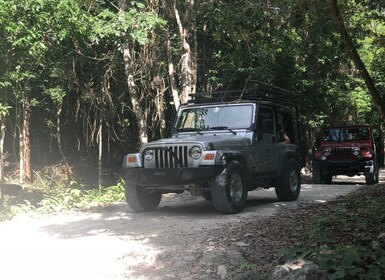 Cozumel: Mayan Jungle Jeep Ride naar Jade Caverns en Snorkelen