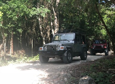 Cozumel: Cozumel: Mayan Jungle Jeep Ride to Jade Caverns ja Snorkel