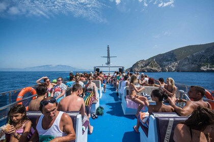 Zakynthos: crucero en barco a Navagio con paradas para nadar