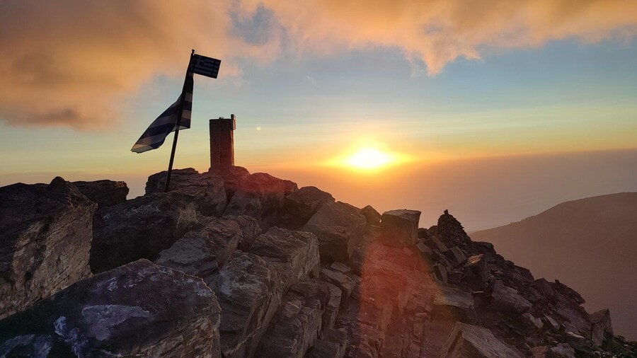 SEMI-GUIDED HIKE TO OLYMPUS SUMMIT