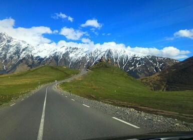 Dari Tbilisi: Tur Kazbegi - Zhinvali - Ananuri - Gudauri