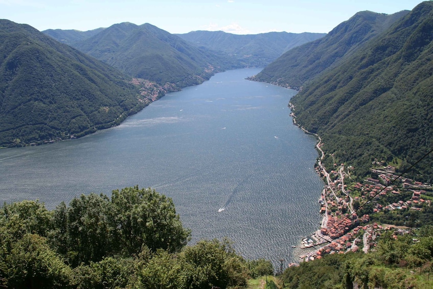 Lake Como: Highlights Tour with a Local by Private Car