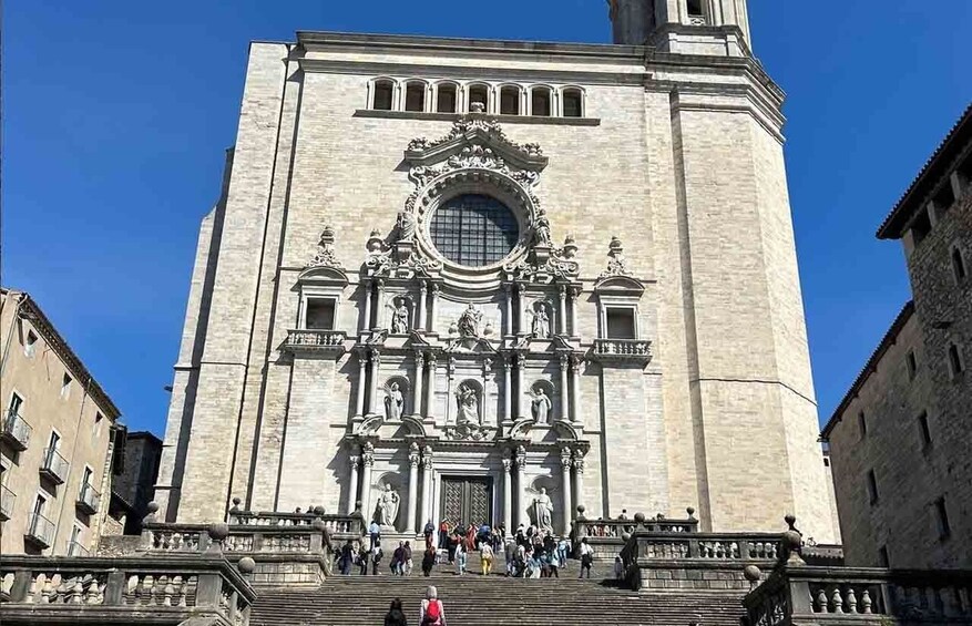 From Barcelona: Gerona and Besalú Guided Tour