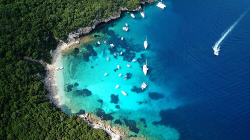 Desde Lefkimmi: Sivota, Laguna Azul y Cueva