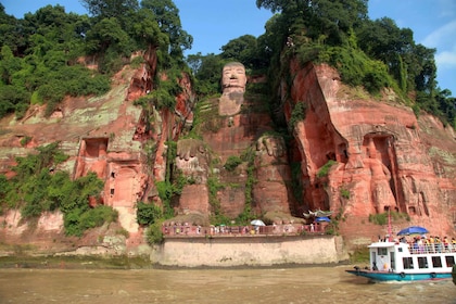 Chengdu Leshan Giant Buddha Boat trip or Mountian view