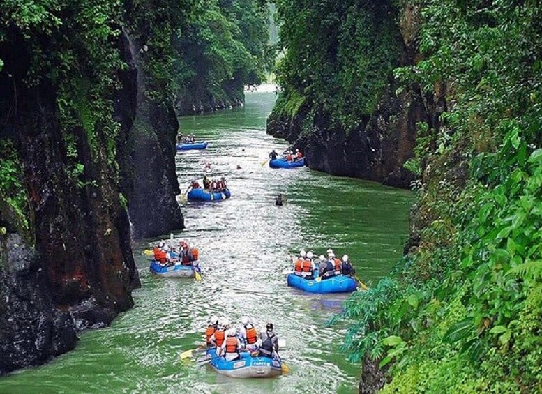 Picture 7 for Activity From San José: Pacuare River White Water Rafting Day Trip