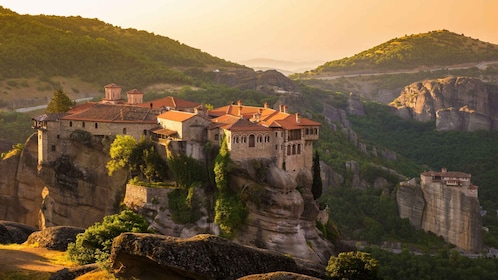 Meteora : Visite des monastères, déjeuner et option de transfert d’Athènes