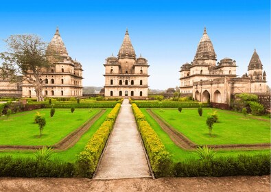 Touristische Highlights von Orchha & Jhansi Ganztagestour mit dem Auto