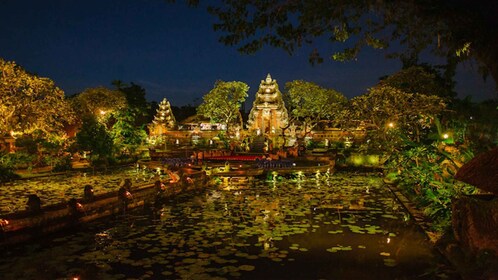 Ubud: Tour nocturno privado con espectáculo de danza Legong