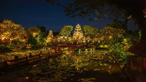 Ubud: Yksityinen iltakierros Legong-tanssiesityksen kera