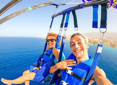 Pantai Amalfi: Petualangan Penerbangan Parasailing