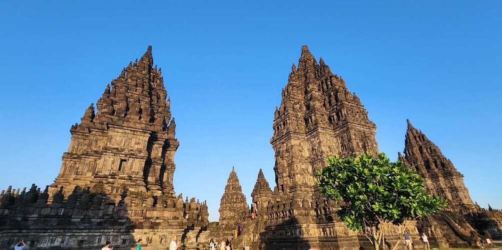 Yogyakarta: Explore & Enjoy Sunset at Prambanan Temple Tour