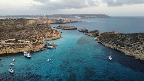 Gozo: Gozo: Comino's Blue Lagoon Edestakainen pikaveneen kuljetus.