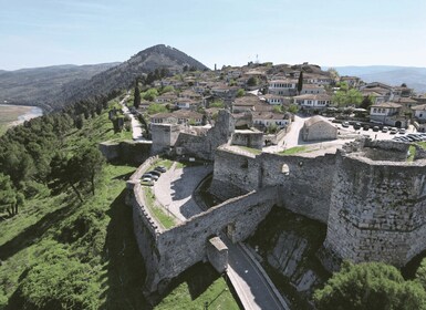 From Durres: Berat day trip with castle visit and city tour